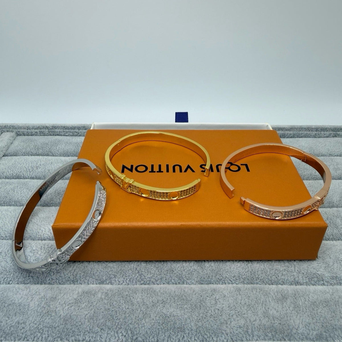 {
"Renovia Jewelry": "レノビア・ジュエリー",
"PAVE DIAMOND BANGLE": "パヴェダイヤモンドバングル"
}