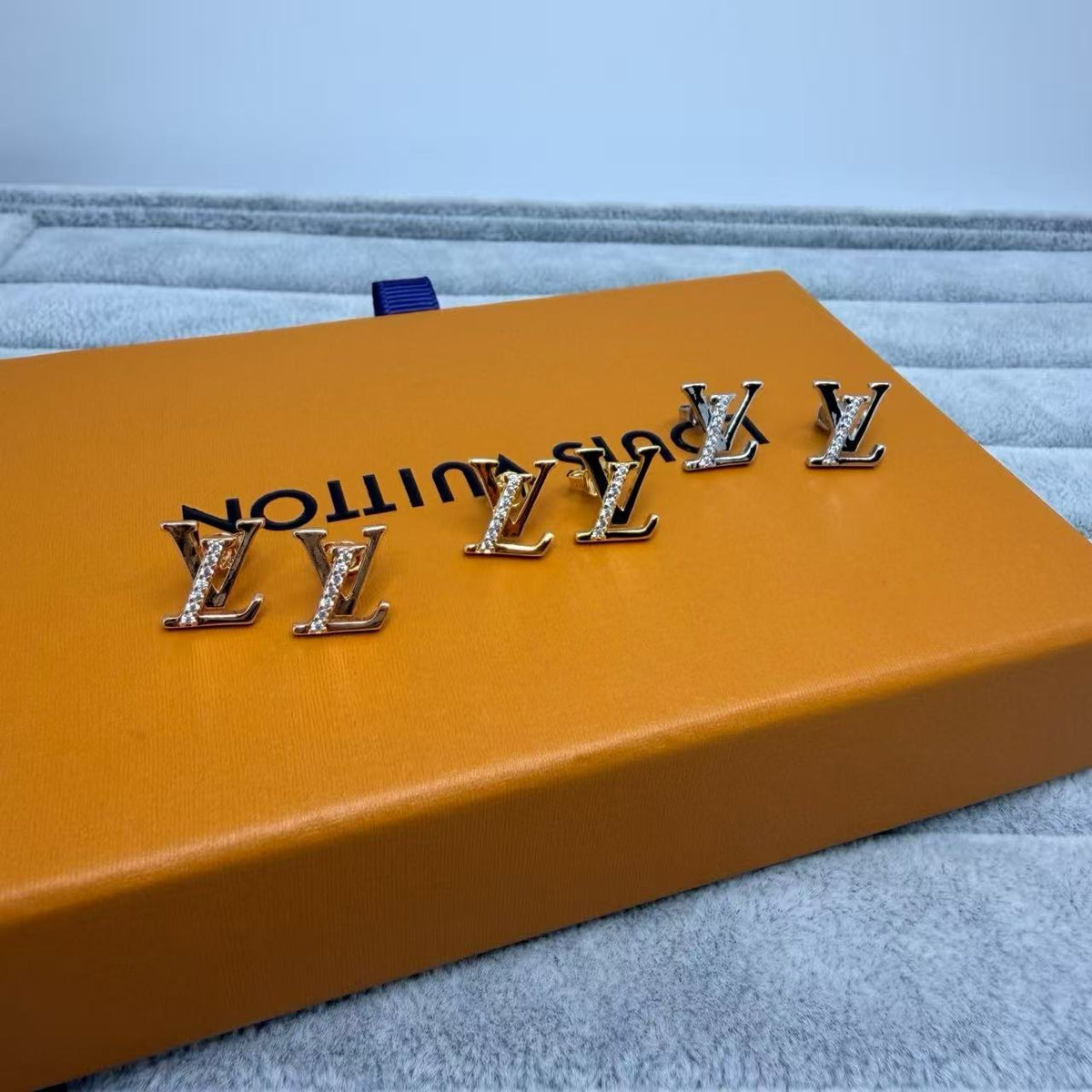 {
"Renovia Jewelry": "レノビア・ジュエリー",
"LETTER STUDS WITH STONES": "ストーン付きイニシャルスタッドピアス"
}