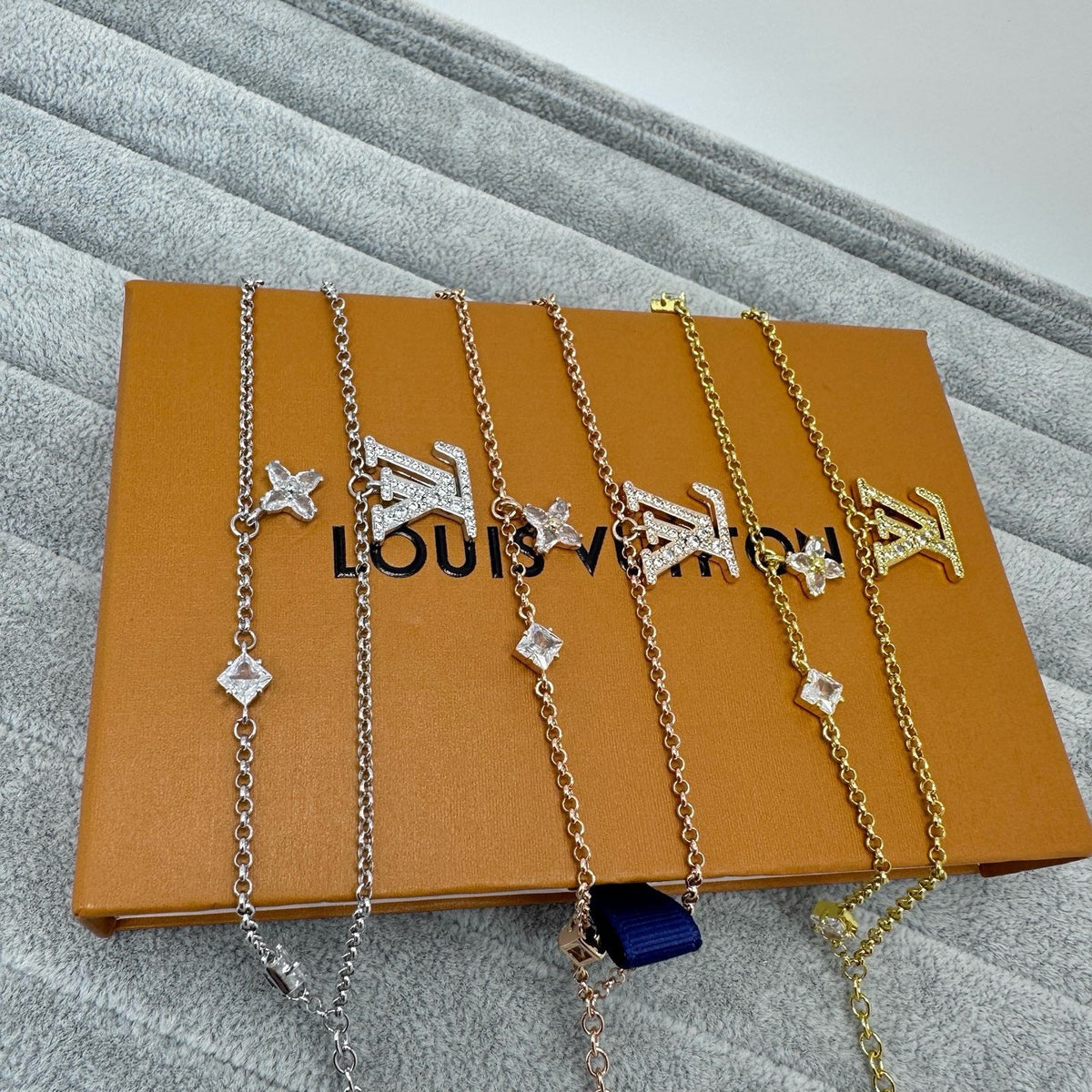 {
"Renovia Jewelry": "Renovia Jewelry",
"FULL DIAMOND LETTER NECKLACE": "フルダイヤモンド・レターネックレス"
}