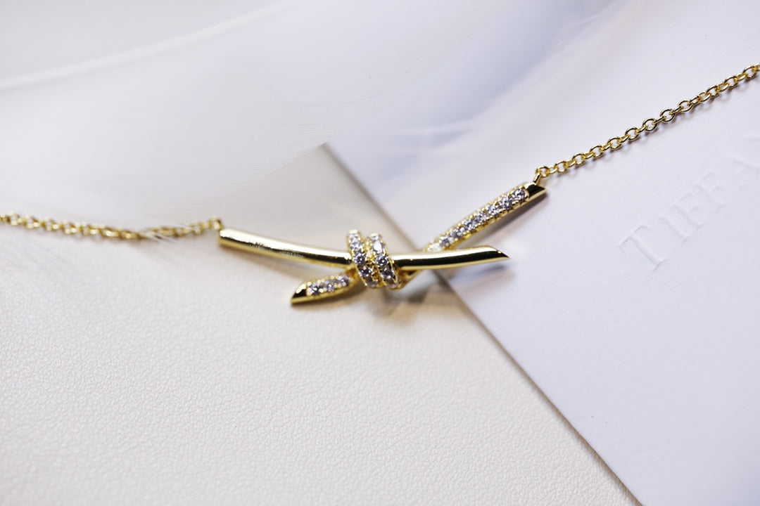 [Resenara Jewelry]KNOT NECKLACE GOLD DIAMONDS