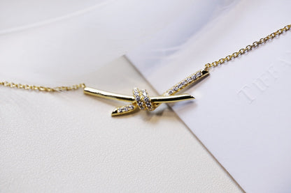 [Resenara Jewelry]KNOT NECKLACE GOLD DIAMONDS