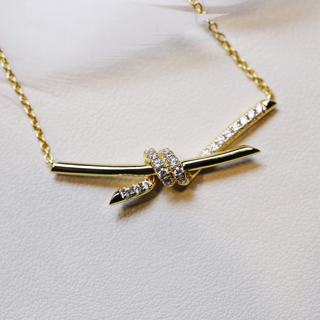 [Resenara Jewelry]KNOT NECKLACE GOLD DIAMONDS
