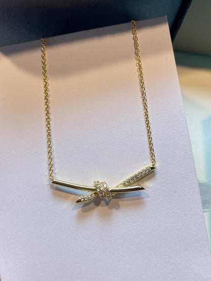 [Resenara Jewelry]KNOT NECKLACE GOLD DIAMONDS