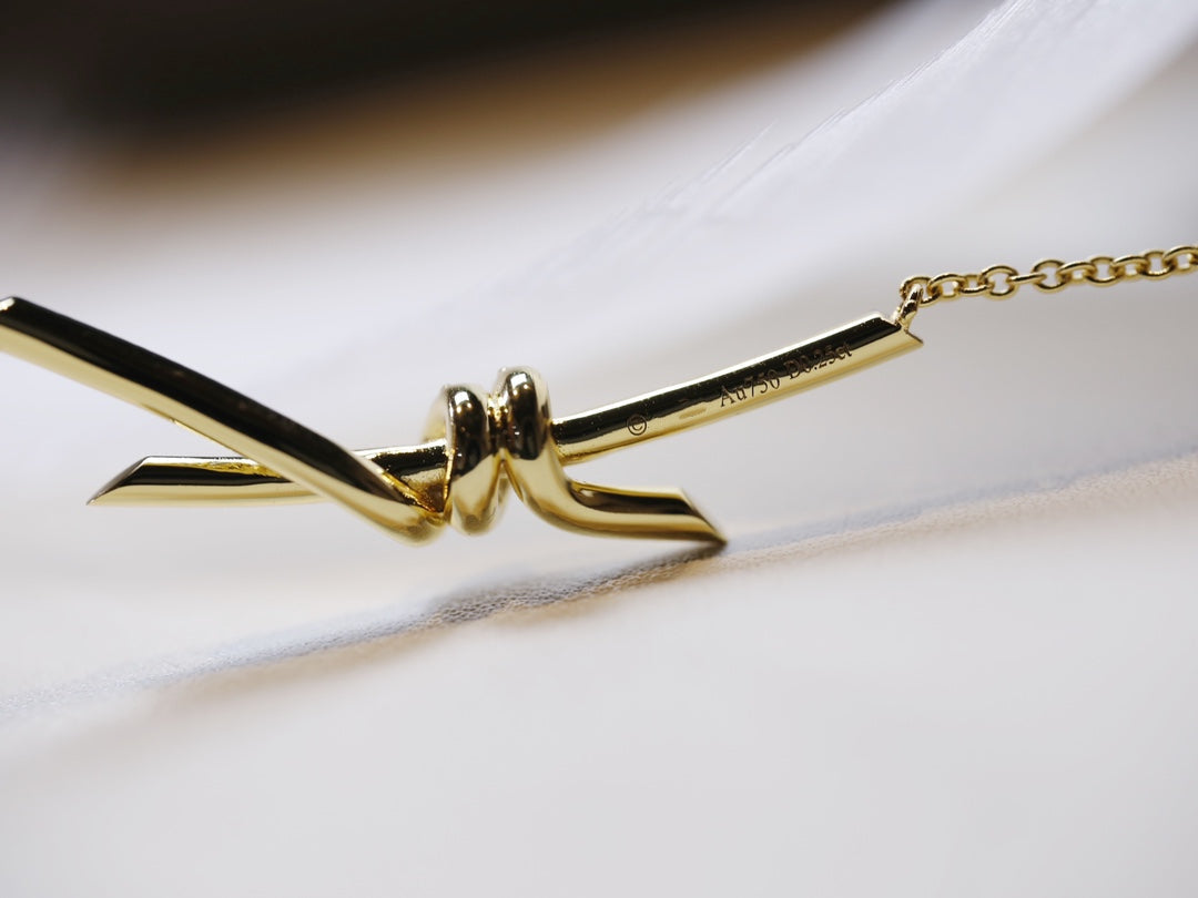 [Resenara Jewelry]KNOT NECKLACE GOLD DIAMONDS