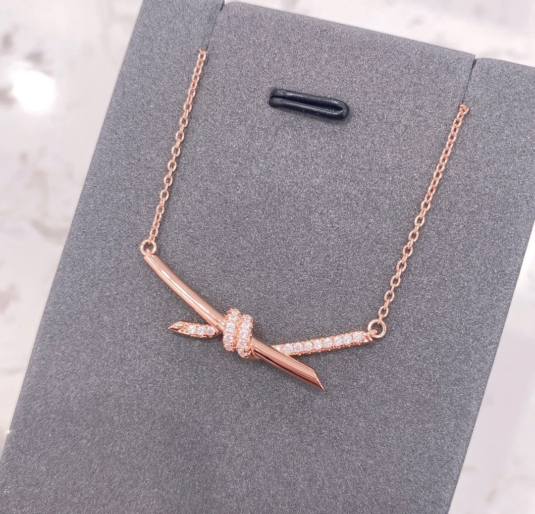 [Resenara Jewelry]KNOT NECKLACE DIAMONDS