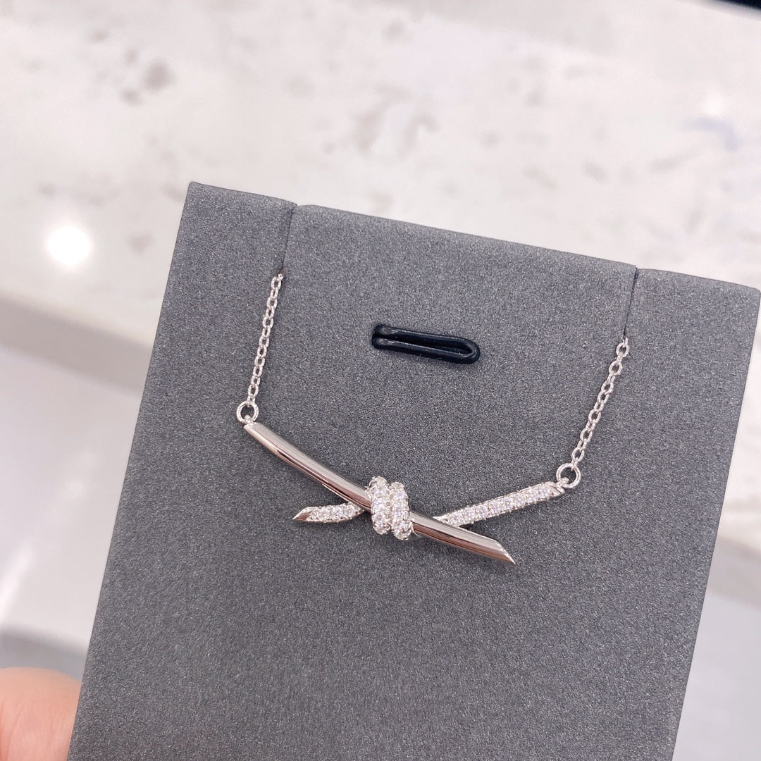 [Resenara Jewelry]KNOT NECKLACE DIAMONDS