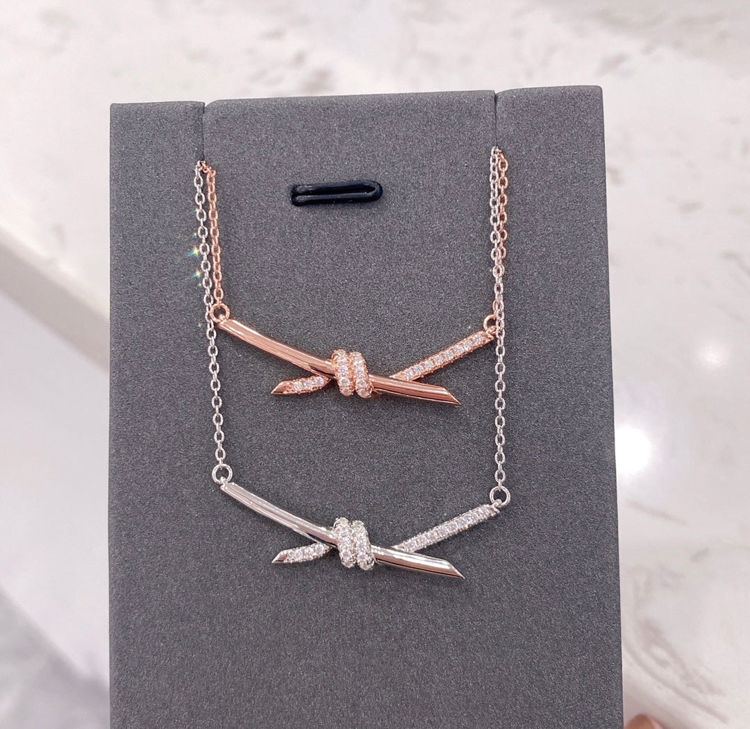 [Resenara Jewelry]KNOT NECKLACE DIAMONDS