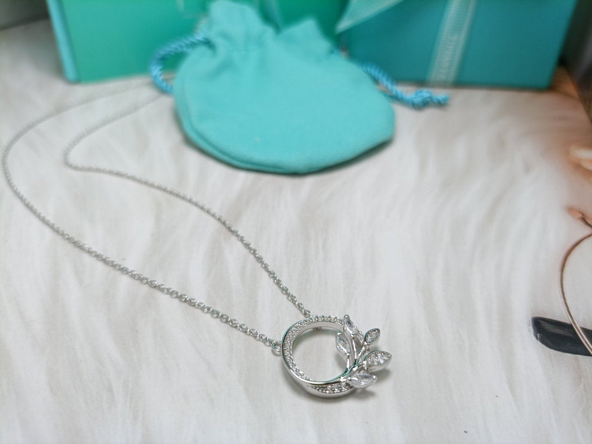 [Resenara Jewelry]DIAMOND VINE CIRCLE PENDANT PLATINUM NECKLACE