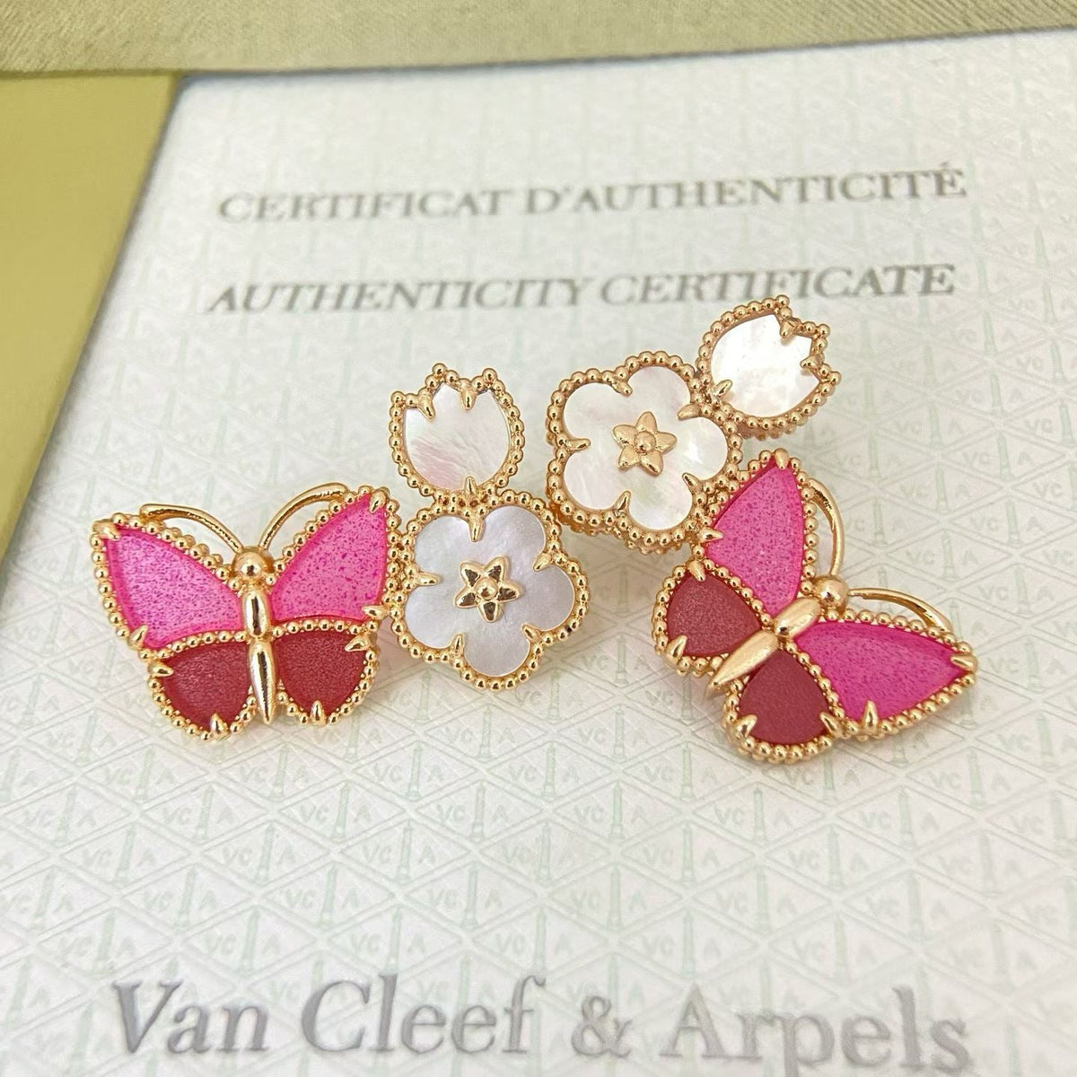 {
  "Renovia Jewelry": "レノビア・ジュエリー",
  "ROSE QUARTZ THREE‑IN‑ONE BUTTERFLY STUD EARRINGS": "ローズクォーツ 3WAY バタフライ スタッドピアス"
}