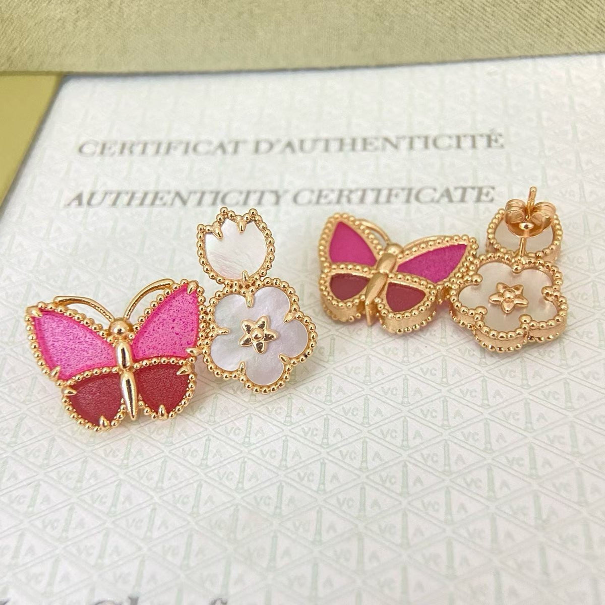 {
  "Renovia Jewelry": "レノビア・ジュエリー",
  "ROSE QUARTZ THREE‑IN‑ONE BUTTERFLY STUD EARRINGS": "ローズクォーツ 3WAY バタフライ スタッドピアス"
}