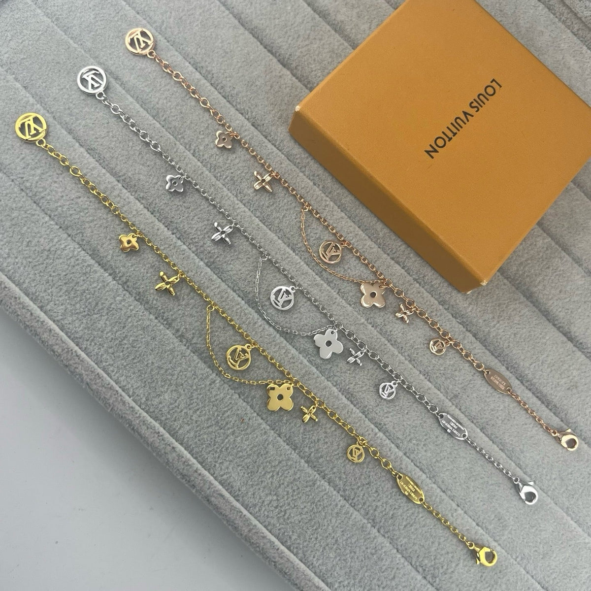 [Renovia Jewelry]SMOOTH MULTI FLOWER BRACELET
