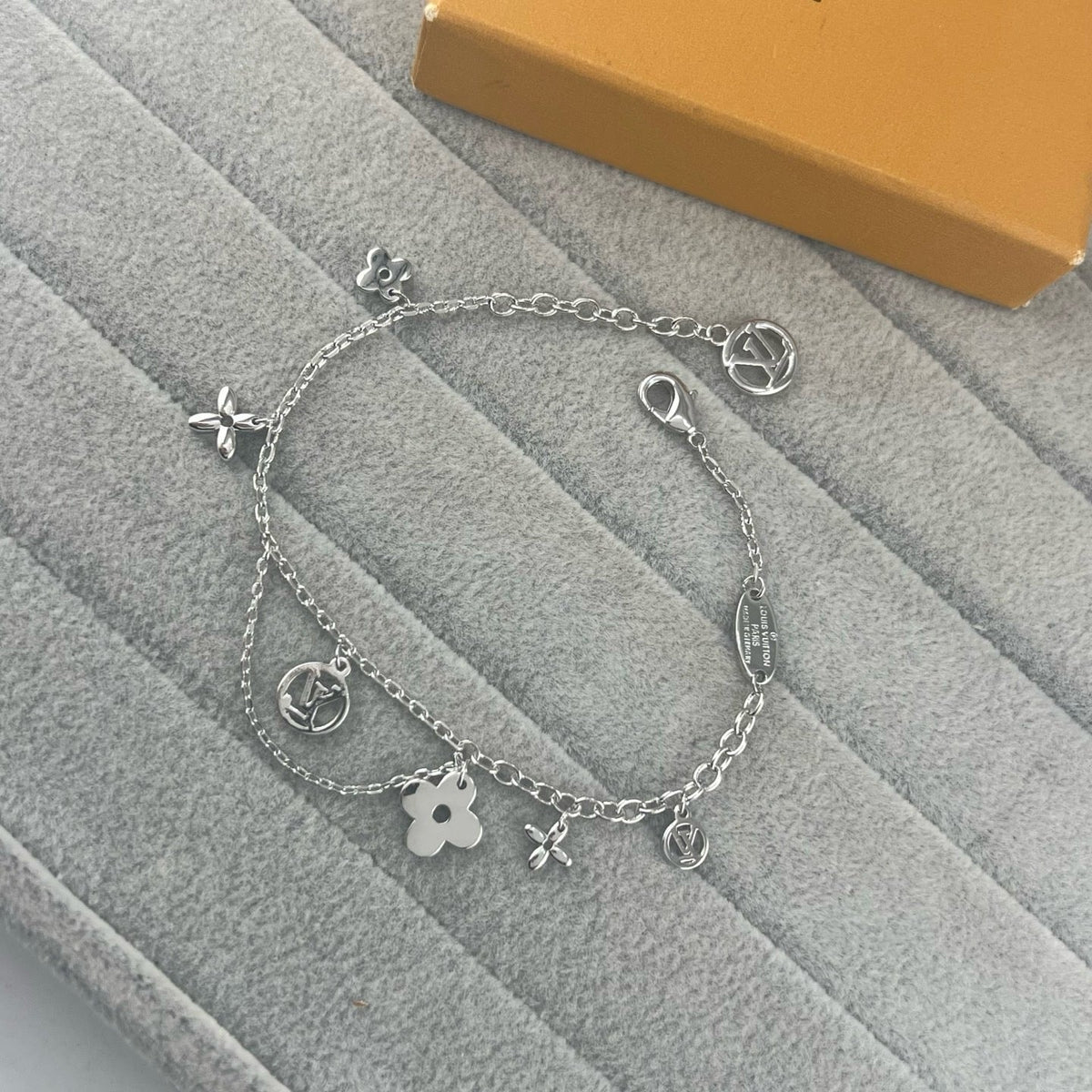 [Renovia Jewelry]SMOOTH MULTI FLOWER BRACELET