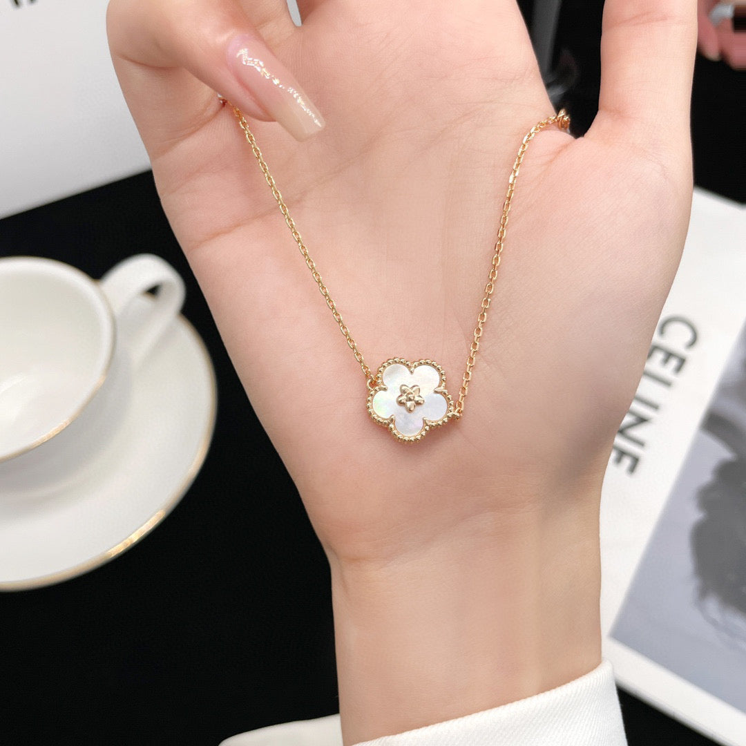 [Renovia Jewelry]LUCKY  WHITE MOP  PLUM BLOSSOM NECKLACE